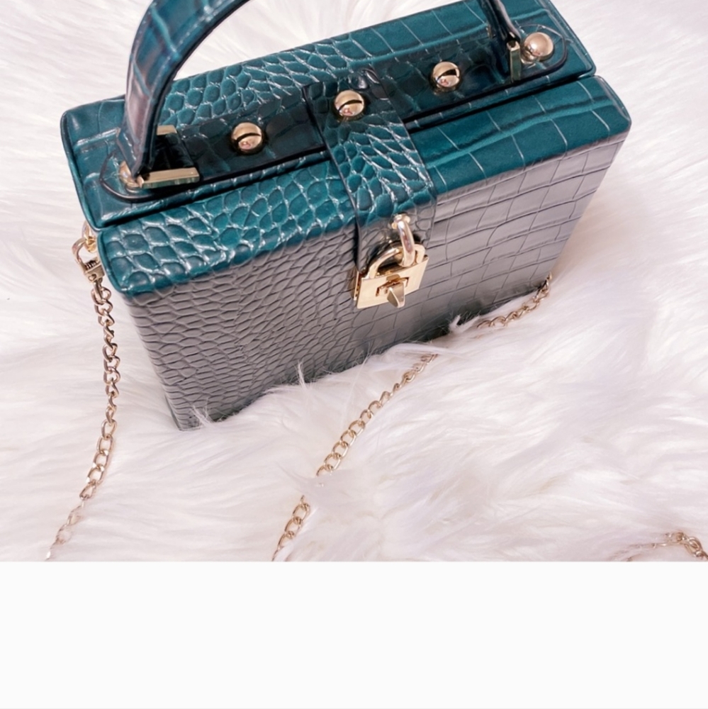 Woman's NWOT PURSE 👜 - Picture 4 of 11